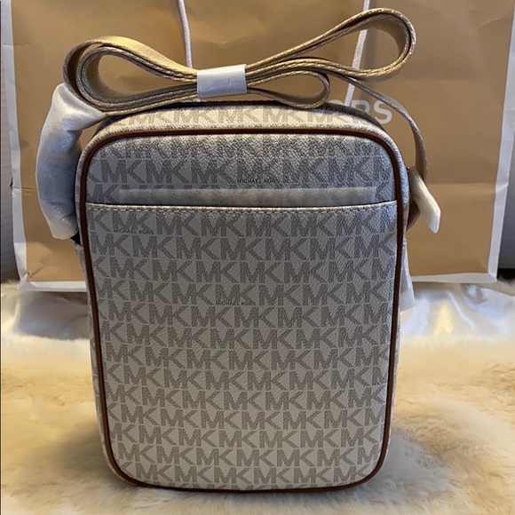 Sold Michael Kors Jet Set flight xbody bag - Picture 4 of 7